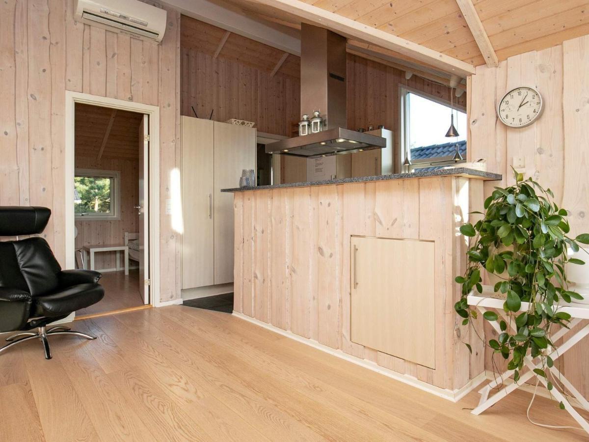 Three-Bedroom Holiday Home In Rodby 38 Kramnitse Exterior photo