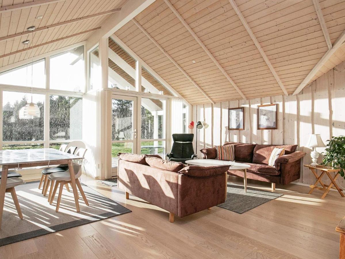 Three-Bedroom Holiday Home In Rodby 38 Kramnitse Exterior photo